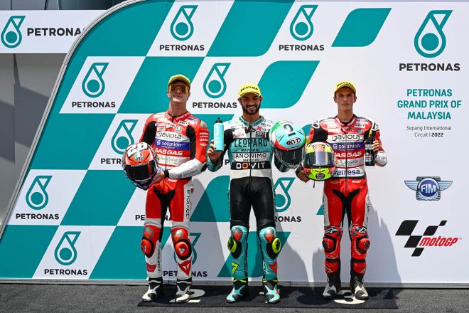 Moto3：ポールを獲得したデニス・フォッジア（Leopard Racing）、イサン・グエバラ（Gaviota GASGAS Aspar Team）、セルジオ・ガルシア（Gaviota GASGAS Aspar Team）／2022MotoGP第19戦マレーシアGP