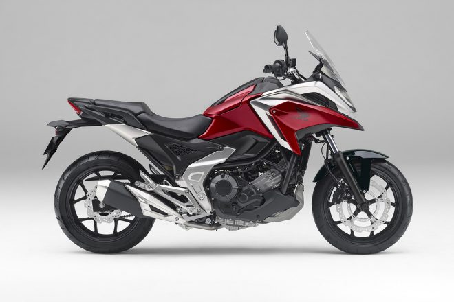 『ホンダNC750X』（キャンディークロモスフィアレッド）