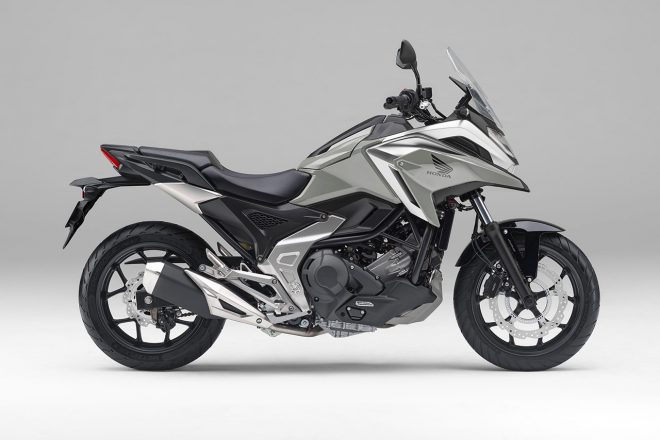 『ホンダNC750X Dual Clutch Transmission』（パールディープマッドグレー）