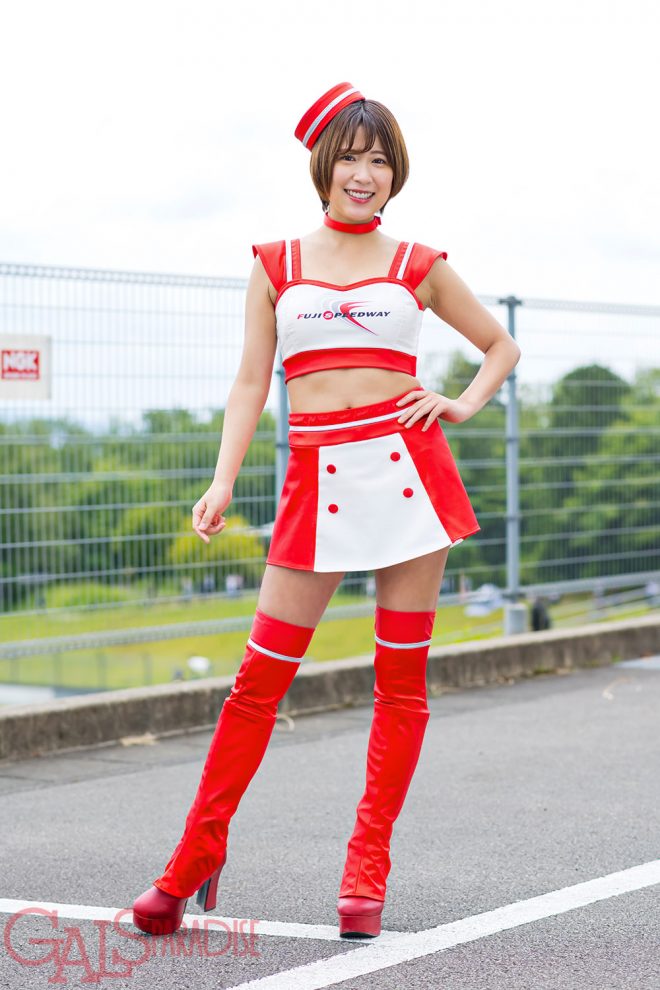 高橋真以 富士スピードウェイイメージガールクレインズ 2021年/スーパー耐久の写真①