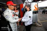 2022スーパーGT第8戦もてぎ　GT500ポールポジションの牧野任祐を祝福するTEAM IMPULの星野一義監督