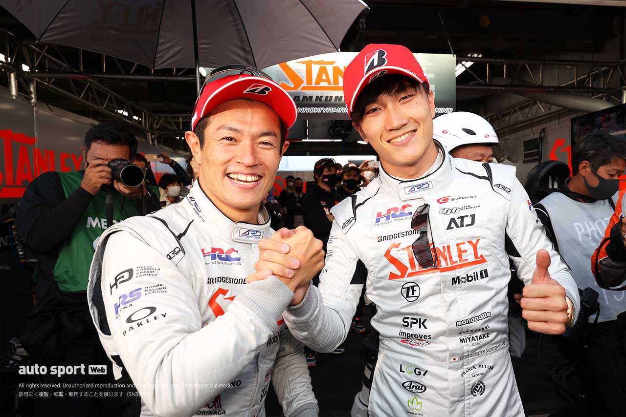 2022スーパーGT第8戦もてぎ　GT500ポールポジションの牧野任祐／山本尚貴（STANLEY NSX-GT）