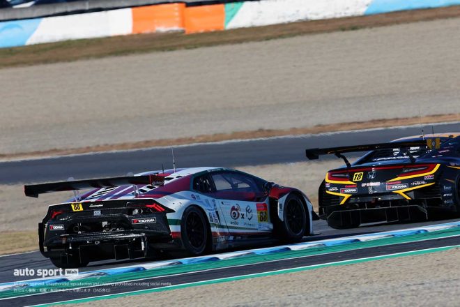 2022スーパーGT第8戦もてぎ　UPGARAGE NSX GT3を追うweibo Primez ランボルギーニ GT3の小暮卓史