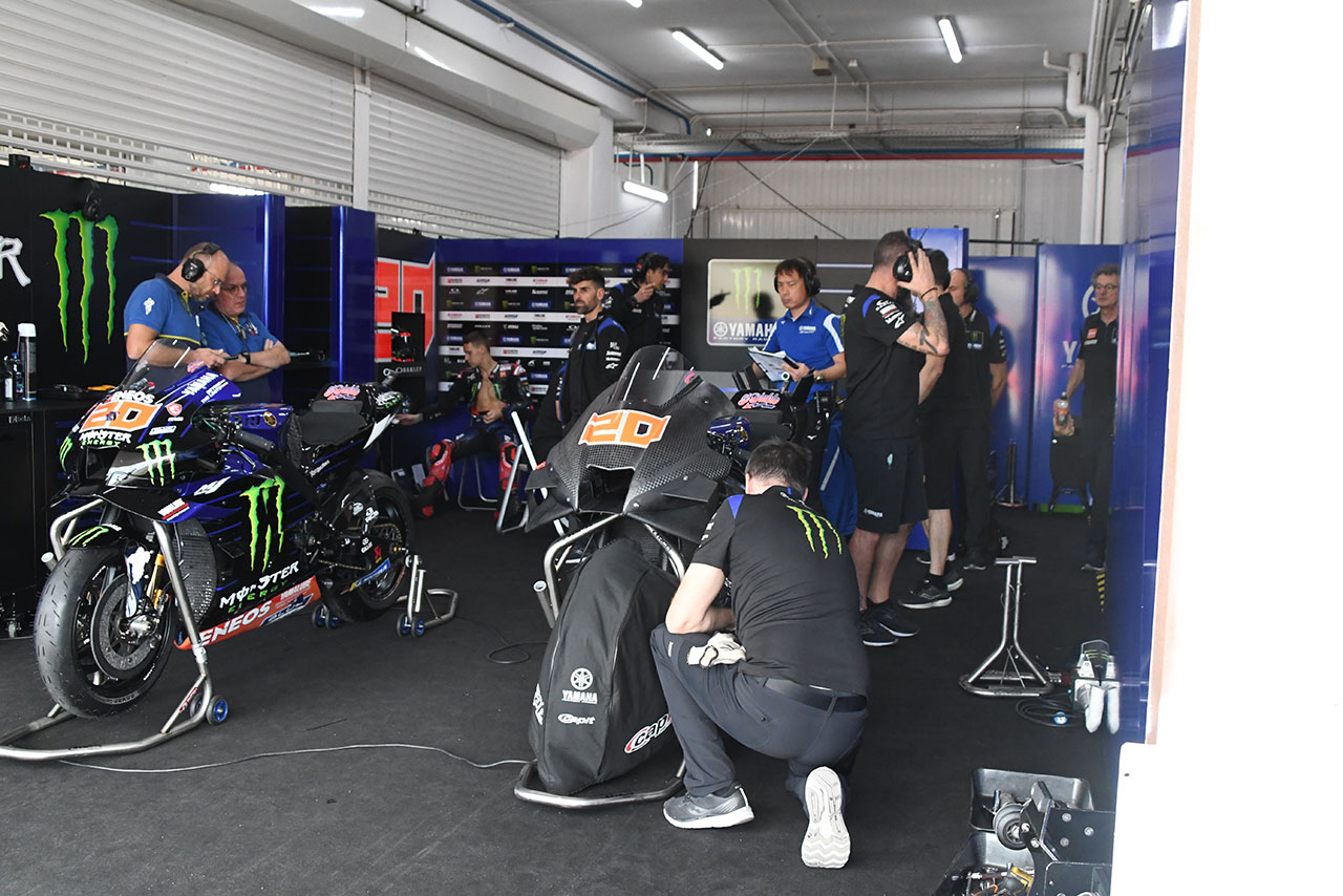 クアルタラロのピットの様子