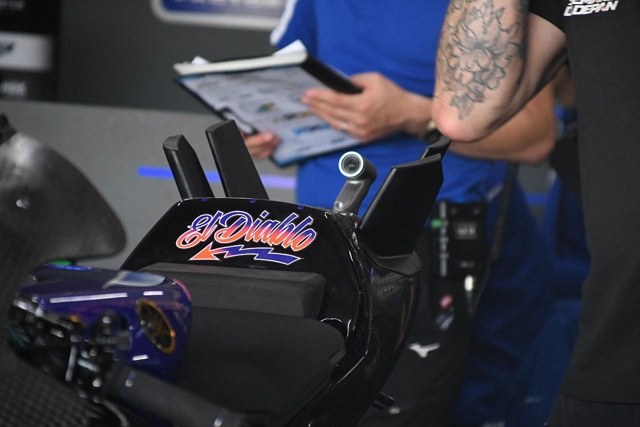 テールカウルのウイングがテストされていた