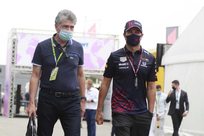 2021年F1第14戦イタリアGP セルジオ・ペレス（レッドブル）とジュリアン・ジャコビ