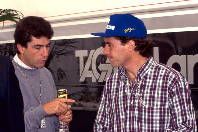 アイルトン・セナと、マネージャー兼セナ・グループ国際本部長のジュリアン・ジャコビ（写真は1993年F1第12戦ベルギーGP）