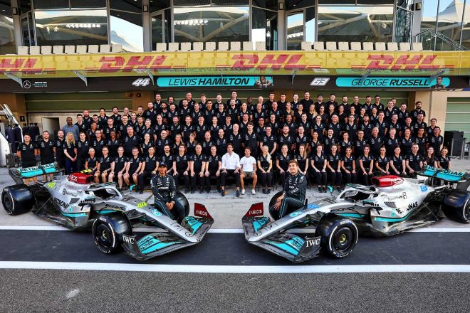 2022年F1第22戦アブダビGP　メルセデスの記念撮影