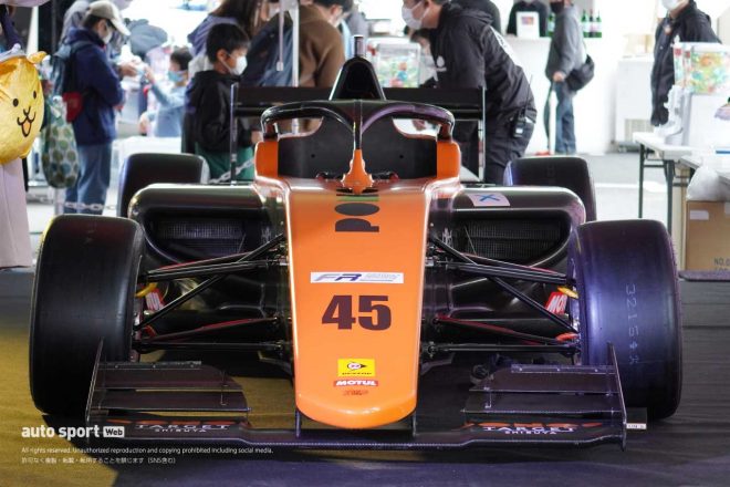 B会場内『にゃんこ大戦争 10周年記念 シティ・サーキット in お台場』に展示されたフォーミュラ・リージョナルの『童夢F111/3』