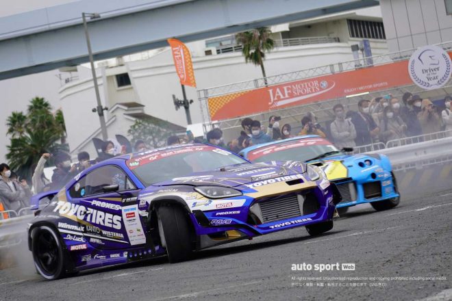 TEAM TOYO TIRES DRIFT GR86（藤野秀之）とRE雨宮 K&N RX-7（松井有紀夫）
