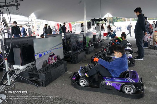 B会場内『にゃんこ大戦争 10周年記念 シティ・サーキット in お台場』にあるEVカートシミュレーター