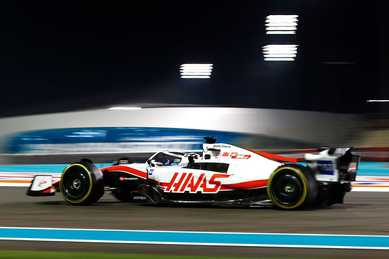 2022年F1第22戦アブダビGP　ケビン・マグヌッセン（ハース）。すでにエンジンカウル上部にパーム・エンジェルスのロゴが入れられている