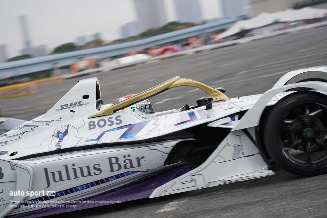 山本左近議員がステアリングを握るフォーミュラE GEN2カー