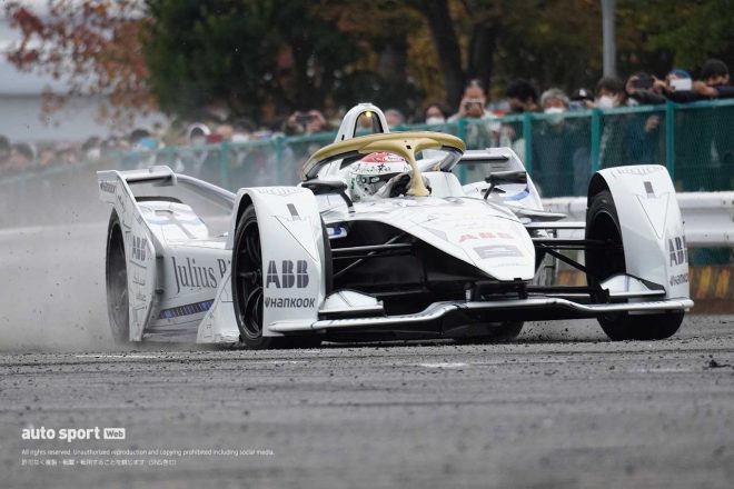 山本左近議員がステアリングを握るフォーミュラE GEN2カー