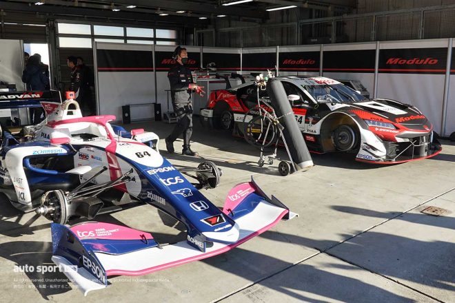 スーパーフォーミュラとスーパーGTマシンが並ぶ姿もホンダレーシングサンクスデーならでは