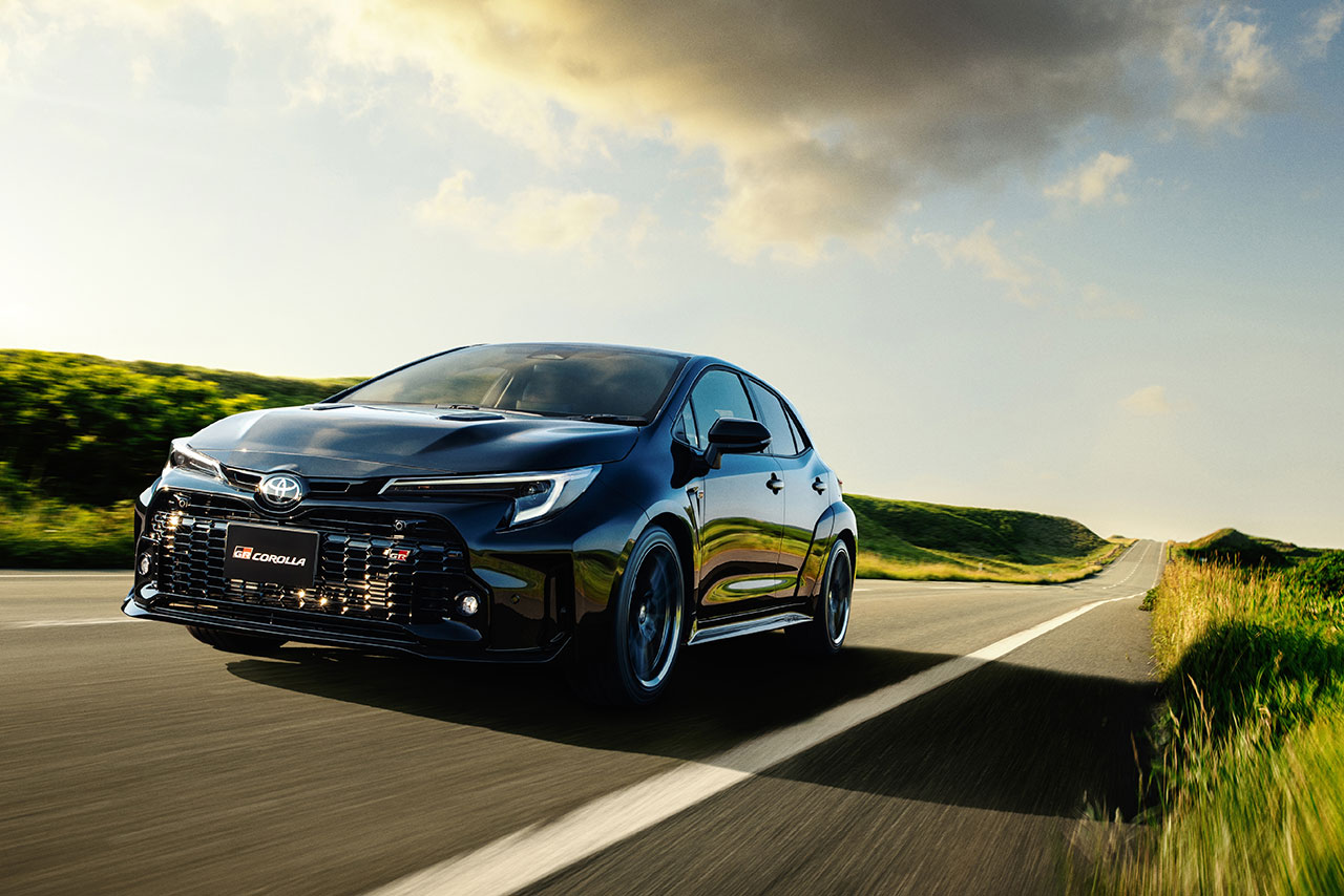 トヨタGRカローラRZ（プレシャスブラックパール）