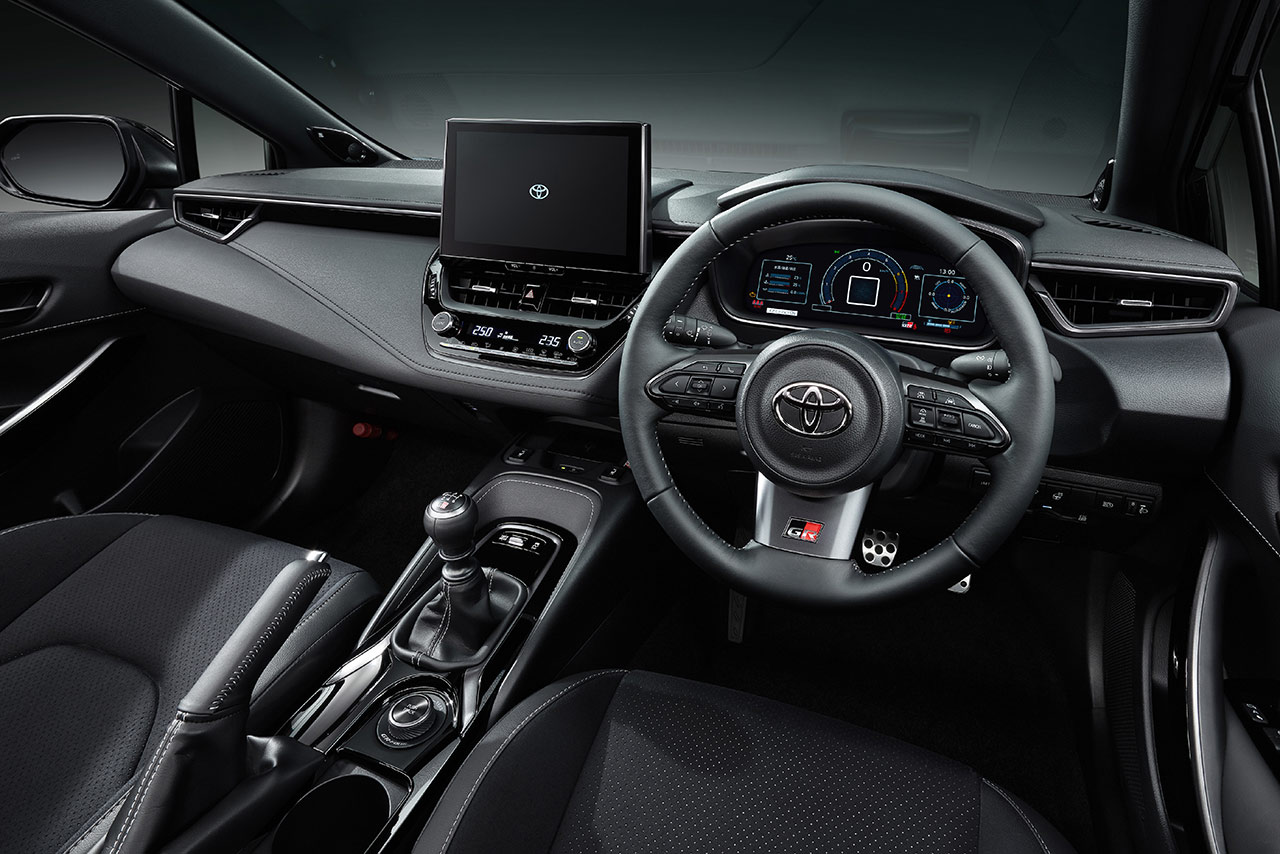 トヨタGRカローラRZ（内装色：ブラック）