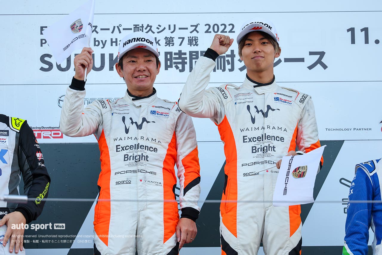 2022スーパー耐久第7戦鈴鹿　優勝したPorsche EBI WAIMARAMA Cayman GT4 RSの山野直也／大草りき