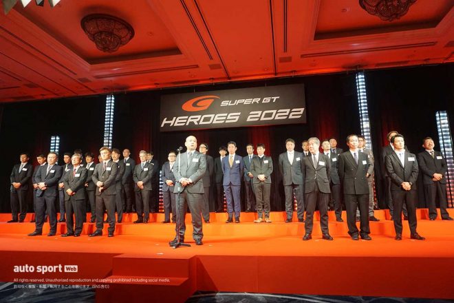 2022年SUPER GT HEROES　全エントラントを代表してあいさつを行うaprの金曽裕人監督