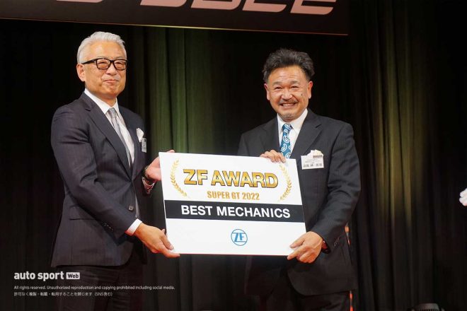 2022年のZFアワードに選ばれたTEAM IMPULを代表して登壇した高橋紳一郎工場長