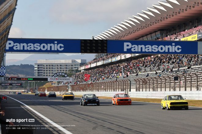 NISSAN ヒストリックカー　エキシビジョンレースの様子