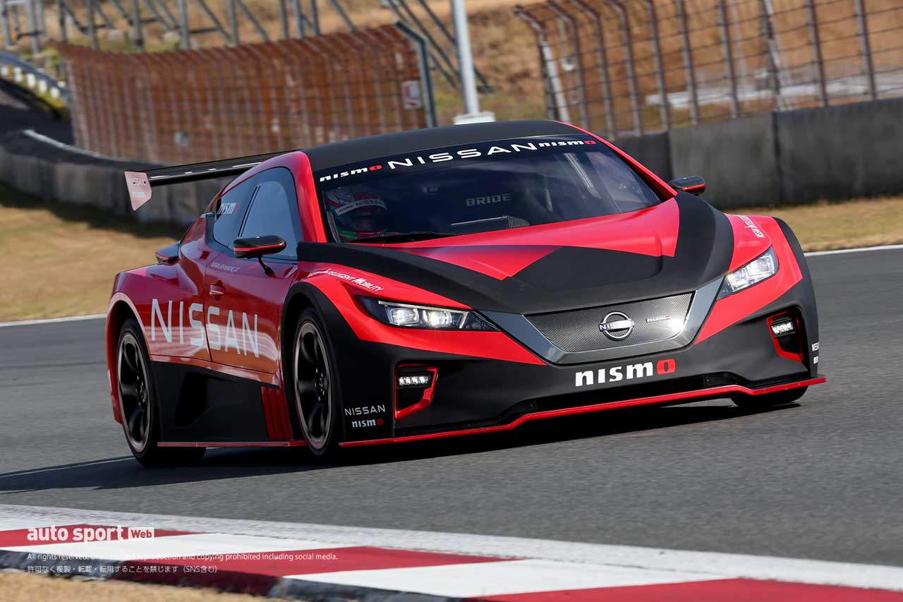 ニッサン・リーフ・ニスモRC_02をドライブするサッシャ・フェネストラズ