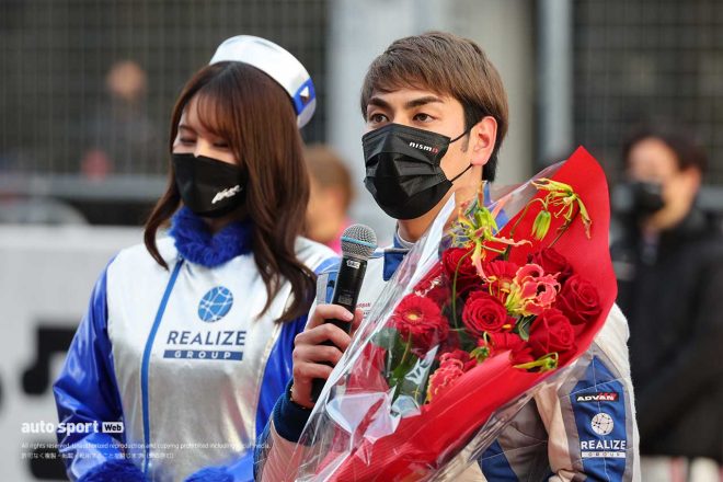 フィナーレであいさつを行う藤波清斗