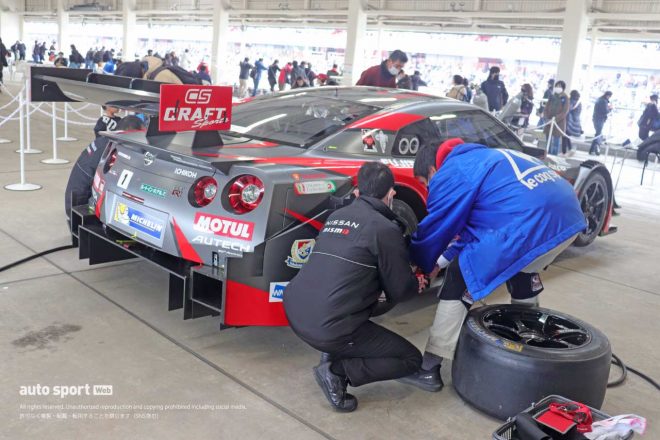 ピットビル3階ではタイヤ交換作業の体験も行われていた