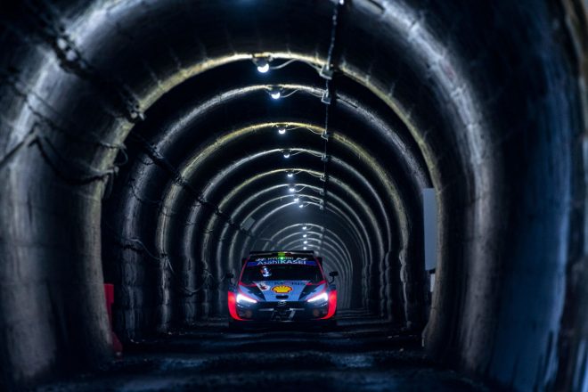 旧伊勢神トンネルをステージの一部に取り入れた初日のSS2／SS5だったが、再走ステージではフィニッシュ地点がトンネル手前に変更された