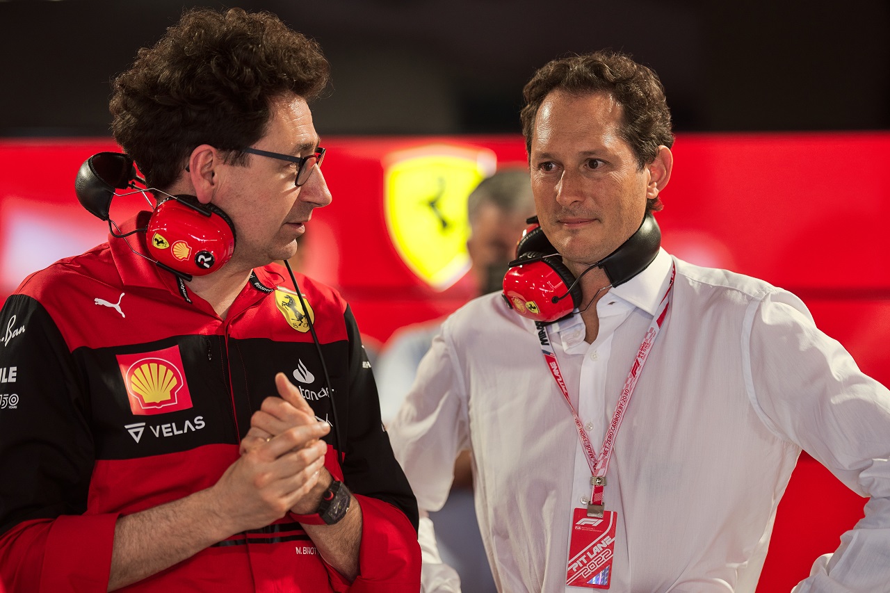 マッティア・ビノット（フェラーリF1代表）とジョン・エルカーン（フェラーリ会長）