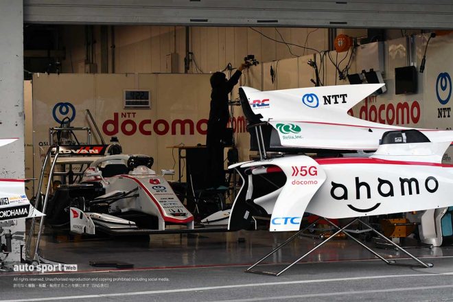 太田格之進がドライブするDANDELION RACINGの6号車