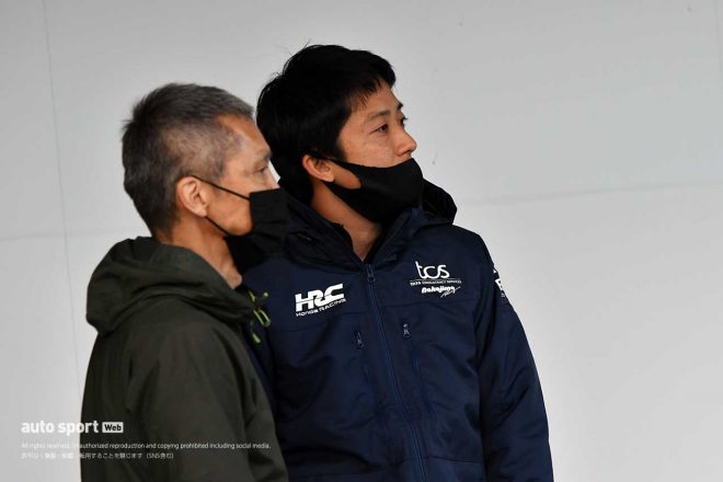 TCS NAKAJIMA RACINGのウエアを着た伊沢拓也