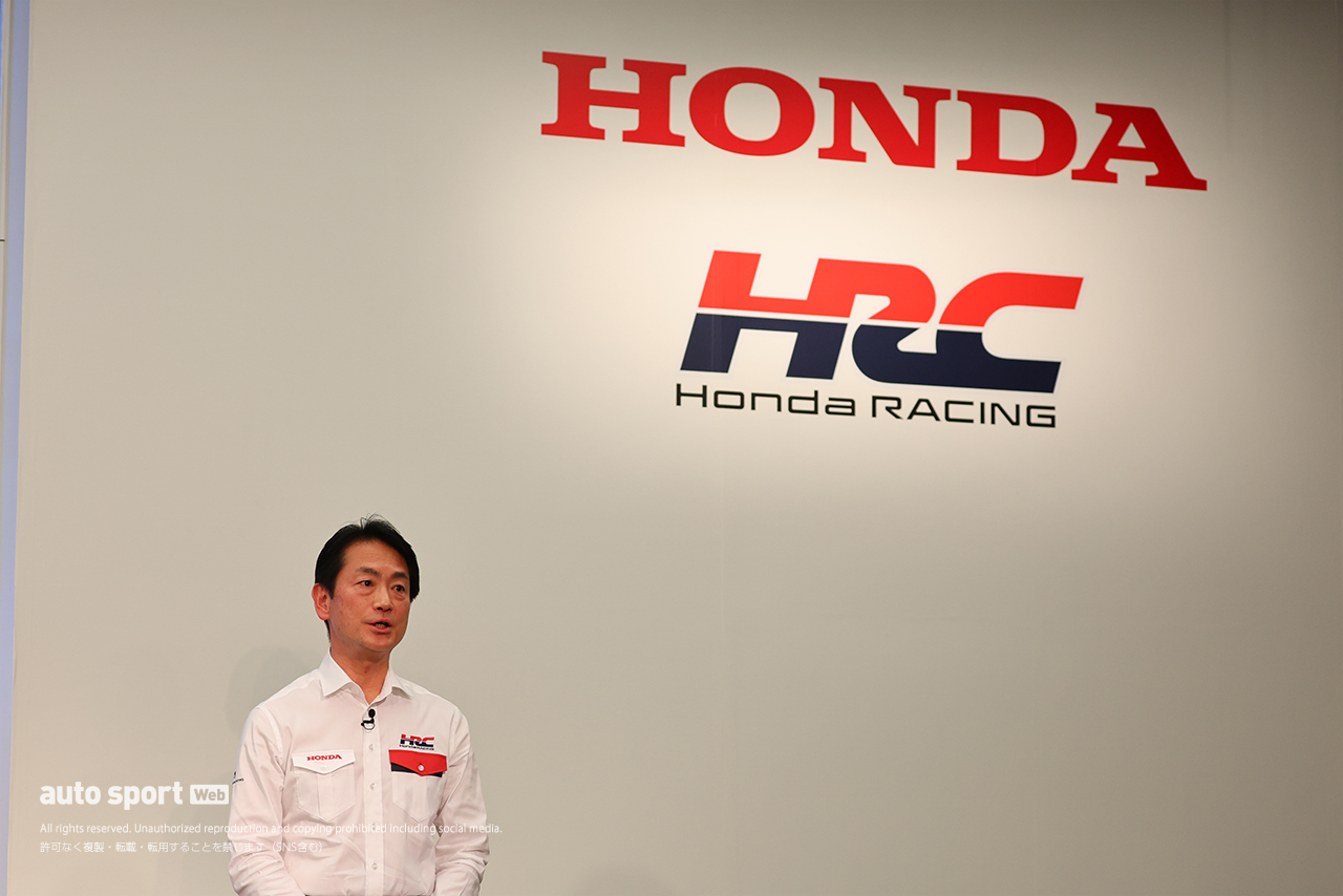 ホンダのモータースポーツ活動発表会で計画発表を行う渡辺康治HRC社長