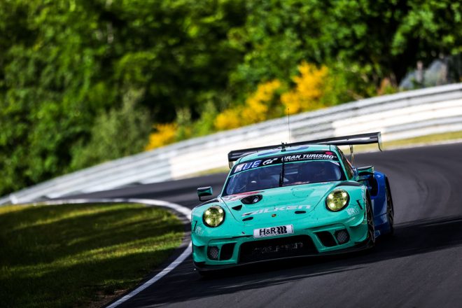 ニュルブルクリンク24時間レースに参戦したファルケンモータースポーツのポルシェ911 GT3 R