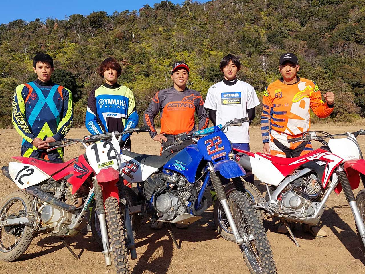 ダートトレーニングを行った渥美心、南本宗一郎、津田拓也、井手翔太、津田一磨