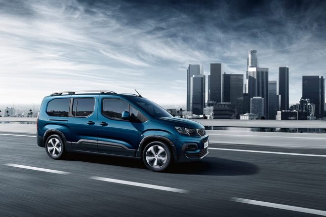 BYとのコラボアイテム類はデビューイベントでも展示される予定だ