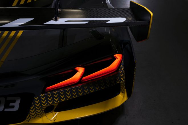 シボレー・コルベットZ06 GT3.Rのリヤウイングとフェンダー