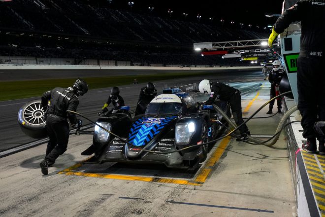 LMP2クラスをファイナルラップの逆転劇で制したプロトン・コンペティションの55号車オレカ07・ギブソン