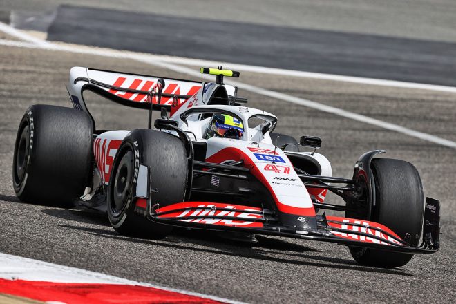 ハースF1チームが2022年に投入した『VF-22』の本戦仕様のカラーリング