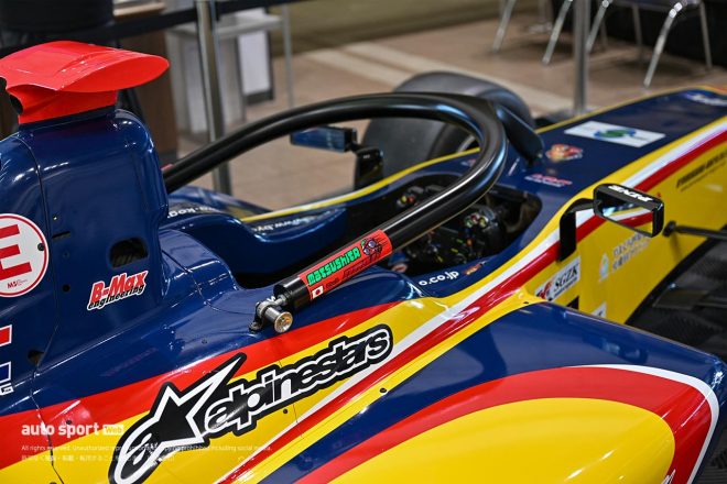 SF14にはヘイローが装着されていなかったが、展示用にチームが取りつけた。