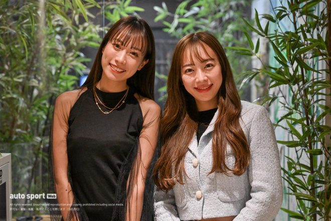 NICO girl 2023を勤める神宮沙紀さん（右）、チームの“レースクイーン部長”である岡島彩花さん（左）