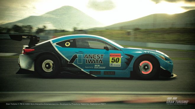 ポリフォニー・デジタルが手がけたANEST IWATA Racing RC F GT3のカラーリング Gran Turismo 7:TM/©2022 Sony Interactive Entertainment Inc. Developed by Polyphony Digital Inc.
