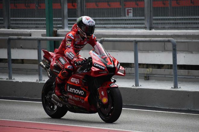 午後は新しいバイクと古いバイクを走らせたという