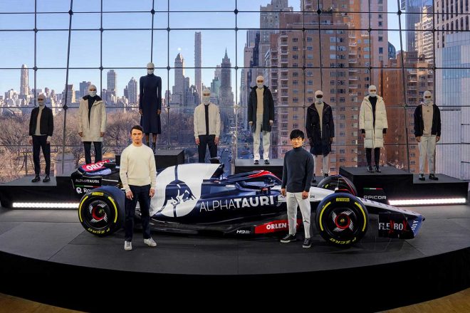 スクーデリア・アルファタウリの2023年型F1マシン『AT04』のカラーリングとニック・デ・フリース＆角田裕毅