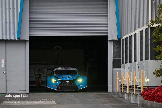 工場から発進するANEST IWATA Racing RC F GT3