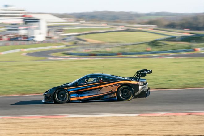 エボパッケージは新車で購入するほか、既存の720S GT3からのアップデートも可能になっている。