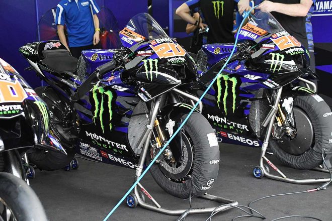 2023年型YZR-M1では、フロントの空力デバイスの形状は大きく変わった。エアインテーク前に突き出している部分については、微妙に長さが異なるものもテストされていた