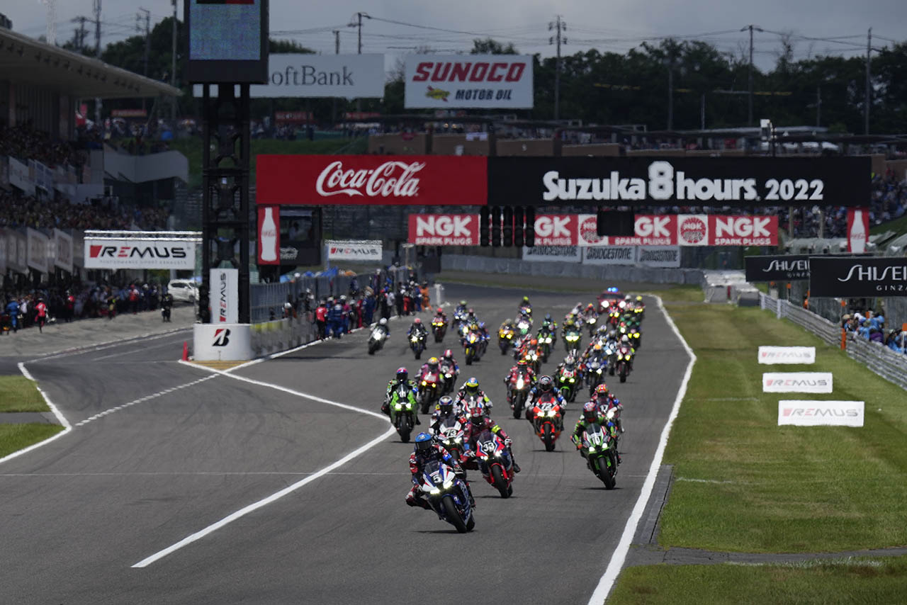 2022鈴鹿8耐のスタートシーン
