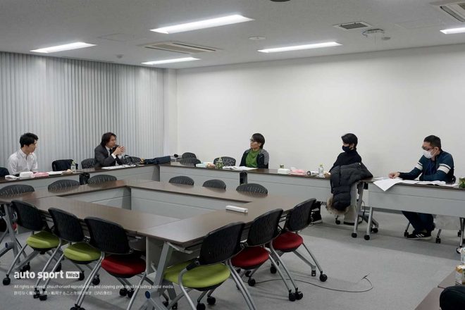 『WEDNESDAY F1 TIME』収録前に行われる打ち合わせの様子