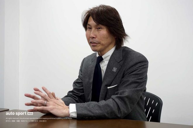 『WEDNESDAY F1 TIME』のプロデューサーであり、DAZNのモータースポーツ番組を統括する渡部康之氏